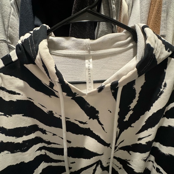 Fabletics Sweatshirt - Picture 6 of 8